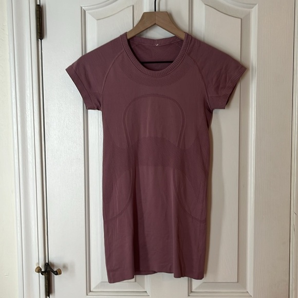 Lululemon | Swiftly Tech Short Sleeve CrewLilac Quartz / Lilac Quartz Size 4 - Picture 5 of 11